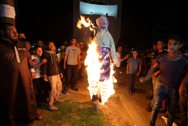 Protesto contra Trump: os protestos foram convocadas pelo Comitê Nacional de Apoio aos Presos Palestinos (Ibraheem Abu Mustafa/Reuters)