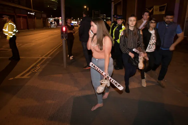 Explosão: após a tragédia, dois hotéis próximos à Manchester Arena, o Holiday Inn e o Premier Inn, acolheram jovens durante a noite (REUTERS/Jon Super/Reuters)