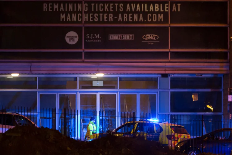 Ataque em Manchester: uma testemunha disse que o homem foi algemado por dois homens armados (REUTERS/Jon Super/Reuters)