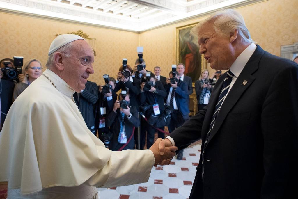 Trump promete ao papa doar US$300 mi à luta contra fome na África