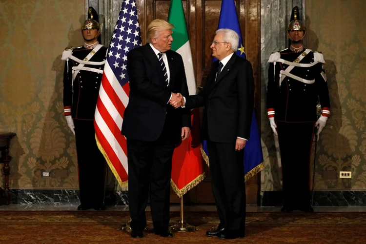 Donald Trump e Sergio Mattarella: presidente americano se reuniu com o presidente italiano após ser recebido em audiência pelo papa no Vaticano (Jonathan Ernst/Reuters)
