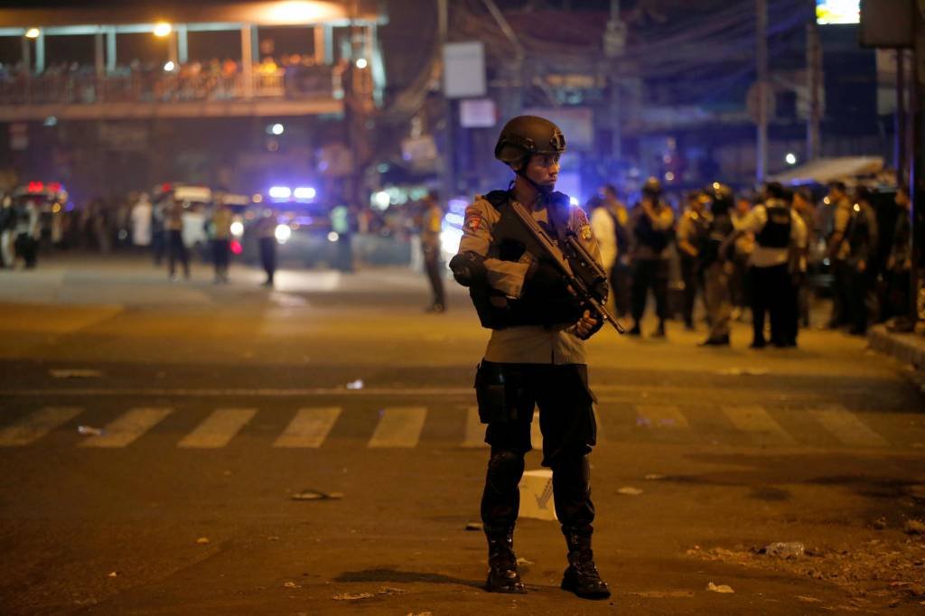 Atentado deixa pelo menos 5 mortos e 10 feridos na Indonésia