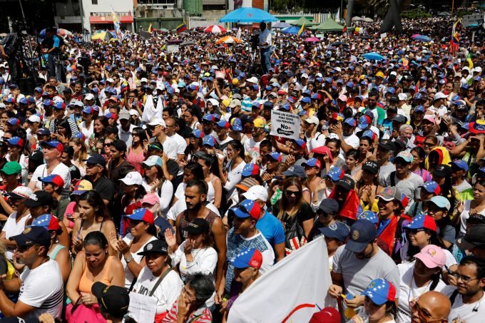 Oposição volta às ruas na Venezuela por liberdade de expressão