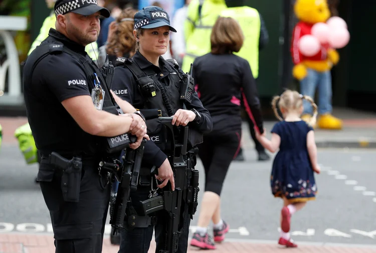 Manchester: Em dia de corrida de rua, polícia um suspeito de 25 anos por ataque terrorista (Phil Noble/Reuters)