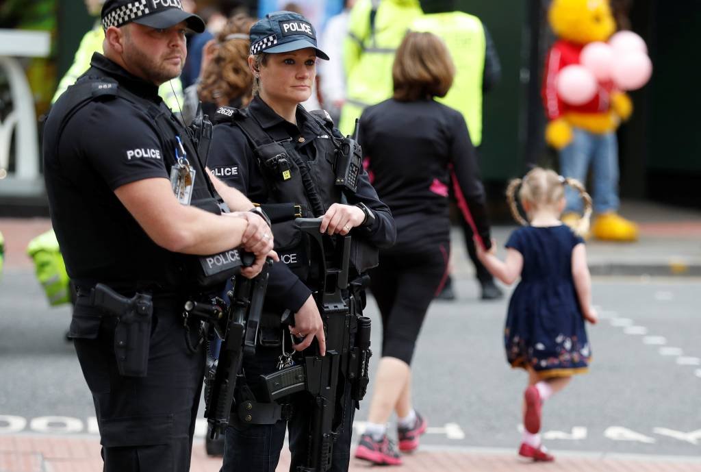 Carro atropela 6 no Reino Unido, mas polícia descarta terrorismo