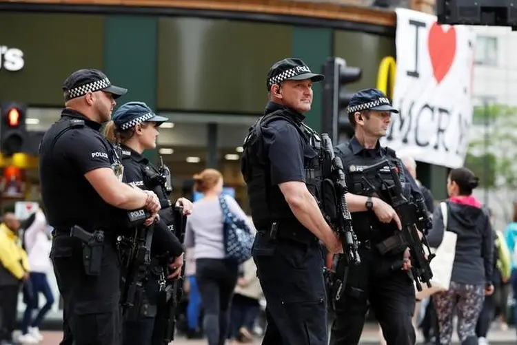 Manchester: as advertências sobre o perigo representado pelo autor do ataque, teriam sido ignoradas (Phil Noble/Reuters)