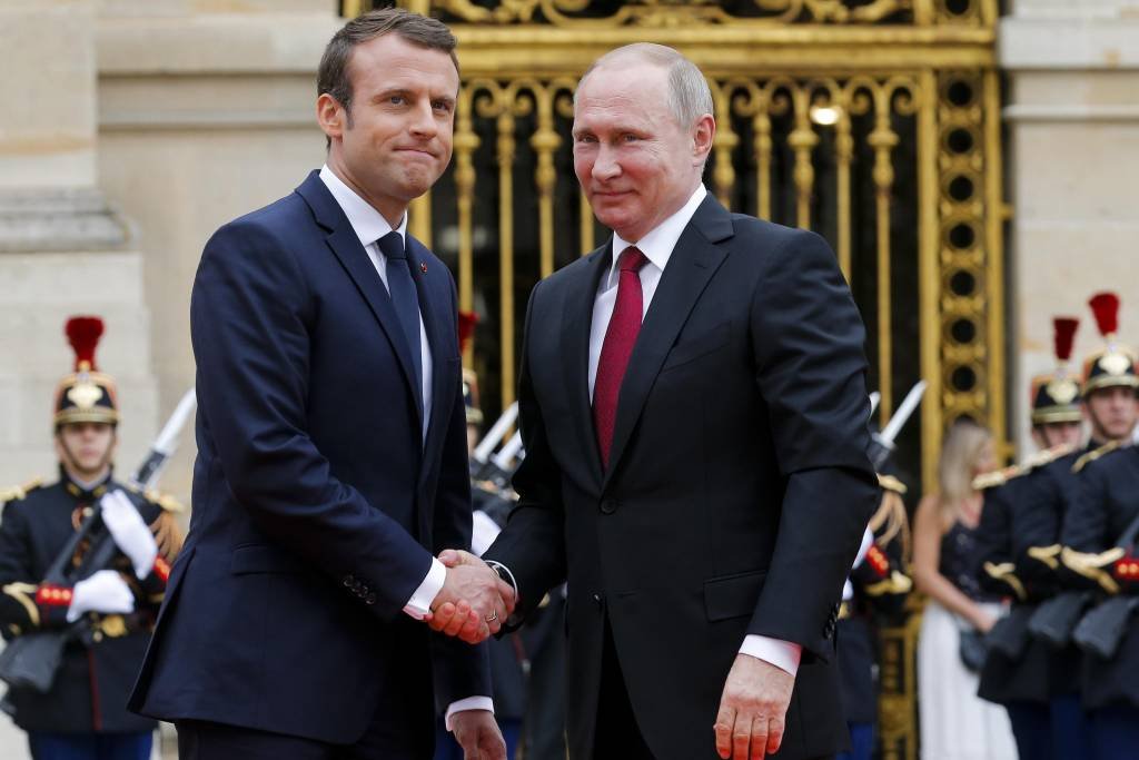 Macron e Putin (foto de arquivo): estatal russa Gazprom cortou fornecimento de gás da França (Alexander Zemlianichenko/Pool/Reuters)