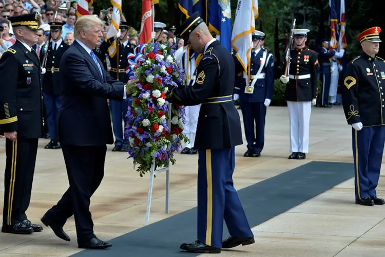 Donald Trump: "aqui, homenageamos os mais nobres entre nós, os homens e mulheres que pagaram o preço final pela vitória e pela liberdade" (Mike Theiler/Reuters)