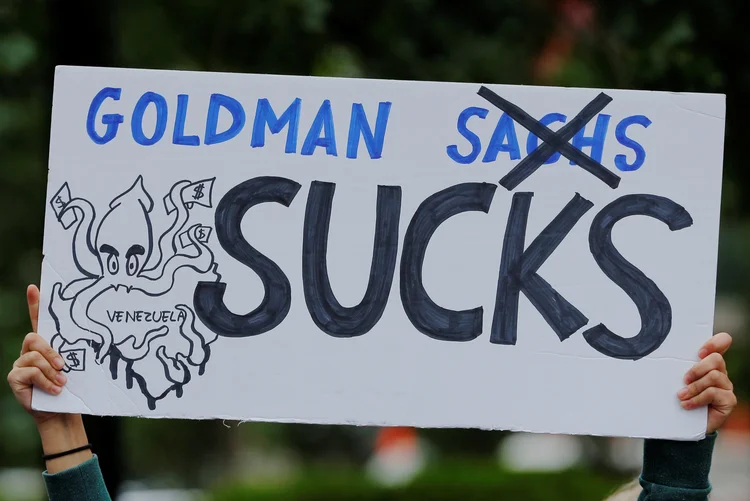 Protesto contra a Goldman Sachs: "acreditamos que a situação nesse país deve melhorar com o tempo", disse o banco (Lucas Jackson/Reuters)
