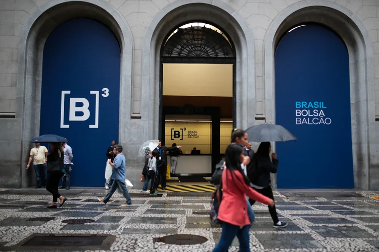 B3: na última sexta, 29, entretanto, investidores estrangeiros ingressaram com R$ 438,620 milhões (Patricia Monteiro/Bloomberg)