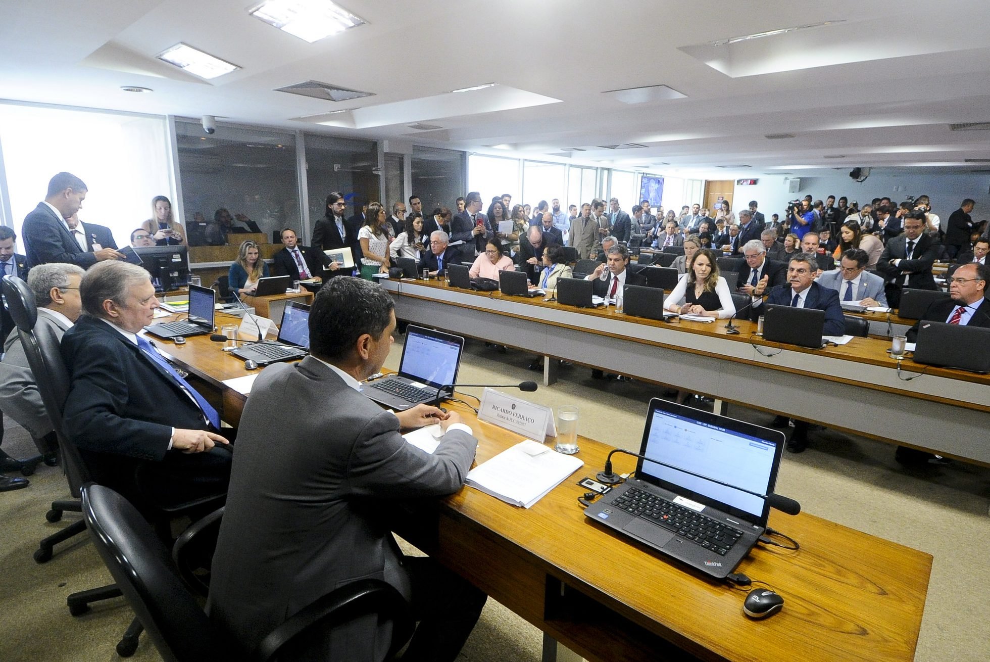 Acordo adia votação do parecer da reforma trabalhista