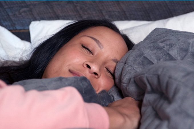 Este cobertor reduz a ansiedade e melhora a qualidade do seu sono