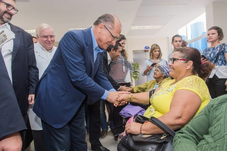 Alckmin: acompanhado por quatro deputados estaduais, quatro prefeitos da região do Alto Tietê e pelo senador José Aníbal, Alckmin foi classificado como "o homem certo para governar o Brasil" (Alexandre Carvalho/Site do Governo de São Paulo/Reprodução)