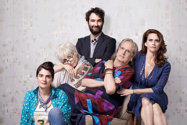 Amazon: estrelada por Jeffrey Tambor, que vive Maura Pfefferman, a série Transparent, criada por Jill Soloway foi um grande acerto (Transparent/Divulgação)