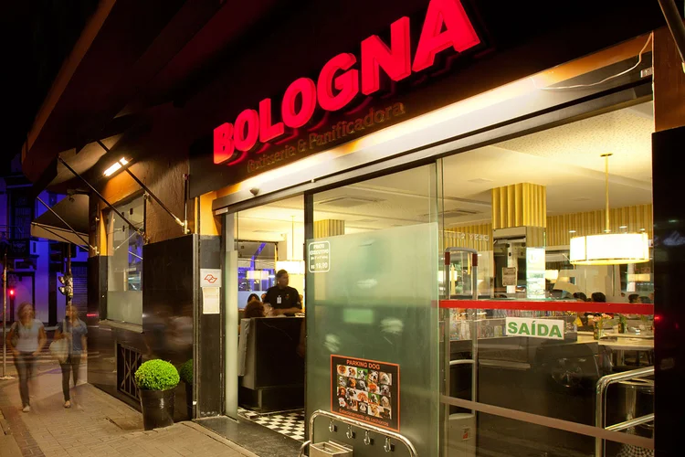 Fachada do restaurante, rotisseria e padaria Bologna: negócio passou a funcionar 24h para aumentar seu faturamento (Bologna/Divulgação)