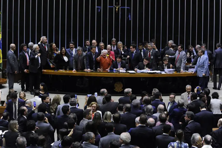 Sessão da Câmara dos Deputados durante protestos contra Temer, em Brasília 24/05/2017 (Luis Macedo/Agência Câmara)