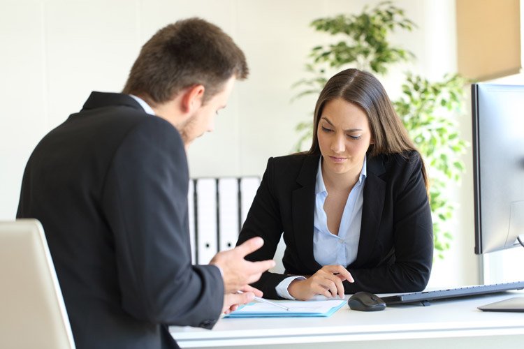 Meu chefe é fraco. Como posso ajudá-lo a melhorar?