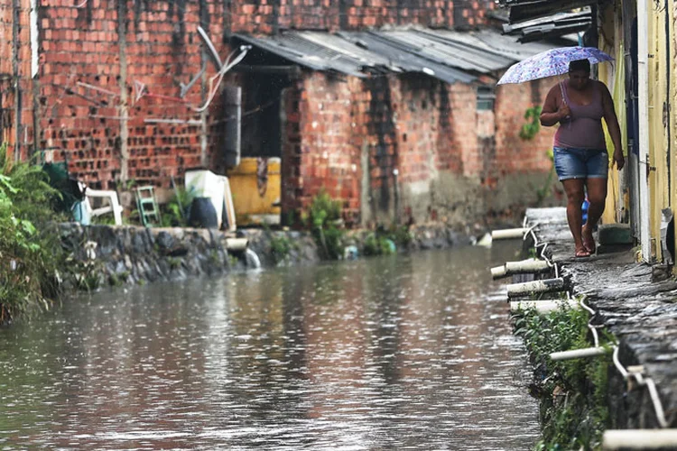 Em Alagoas, mais de mil famílias tiveram de deixar as suas casas por causa das chuvas (Mario Tama/Getty Images)