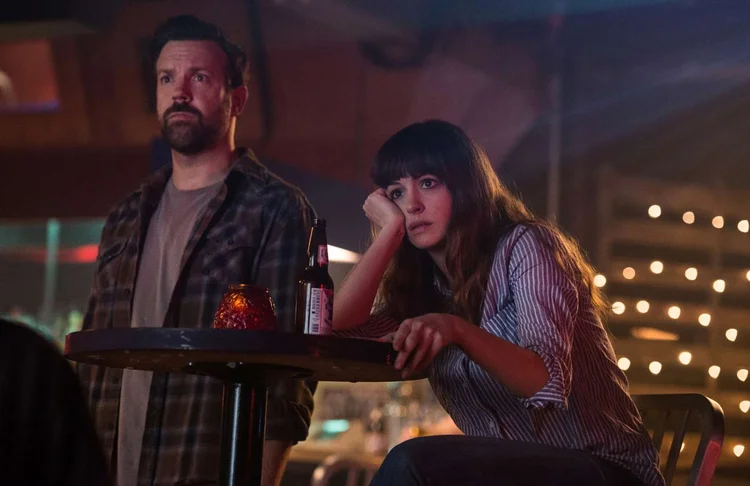 Jason Sudeikis e Anne Hathaway em Colossal: produção é feita pela startup de cinema Legion M (Legion M/Divulgação)