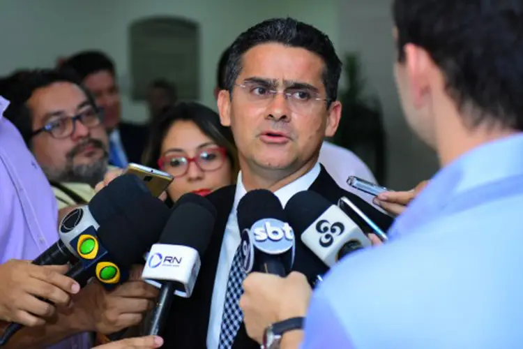 David Almeida: o governador interino esteve nesta tarde na sede do TCE, em Manaus, e confirmou que a situação foi normalizada (Site do Governo do Amazonas/Dhyeizo Lemos/SECOM/Reprodução)