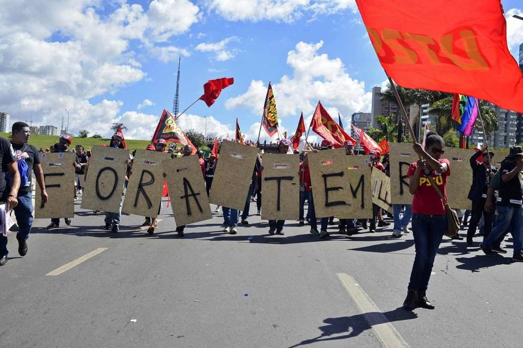 Bolsa e dólar em alta após protestos contra Temer