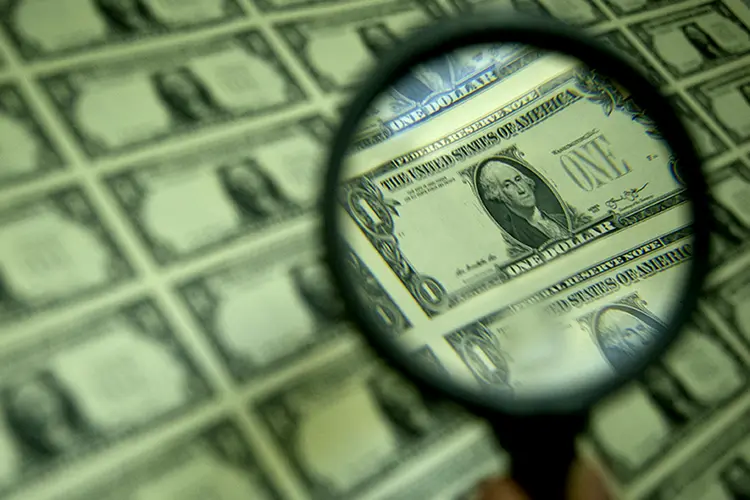 Dólar: na semana passada, a moeda norte-americana chegou a saltar à casa de 3,30 reais após dados econômicos mais fortes dos EUA (Getty Images/Getty Images)