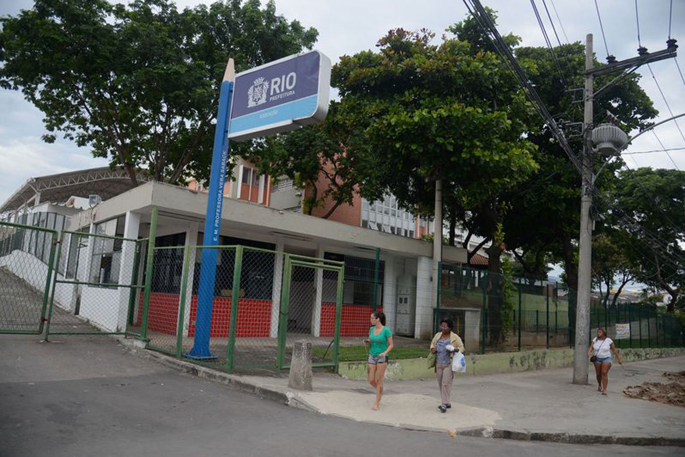 Tiroteiros no Alemão deixam 2,2 mil crianças sem aula