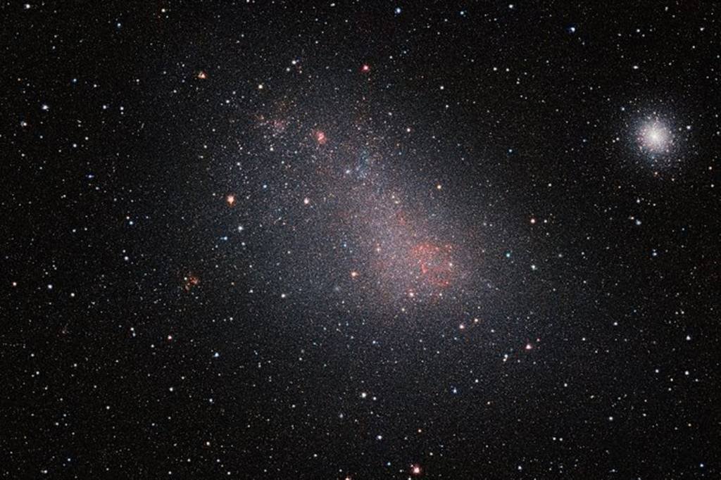 Nova imagem infravermelha, que com 1,6 gigapixels é a maior já obtida da Pequena Nuvem de Magalhães (Divulgação/ESO/VISTA VMC)
