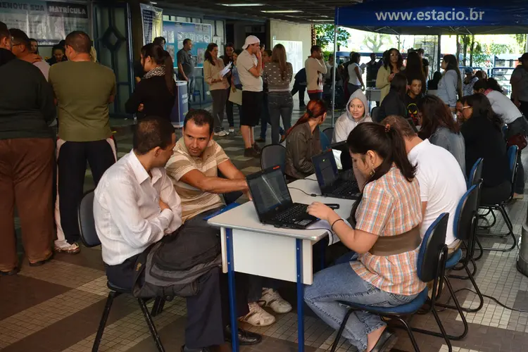 Feira de emprego na Estácio em 2016: oportunidades profissionais em diversas áreas também neste ano (foto/Divulgação)