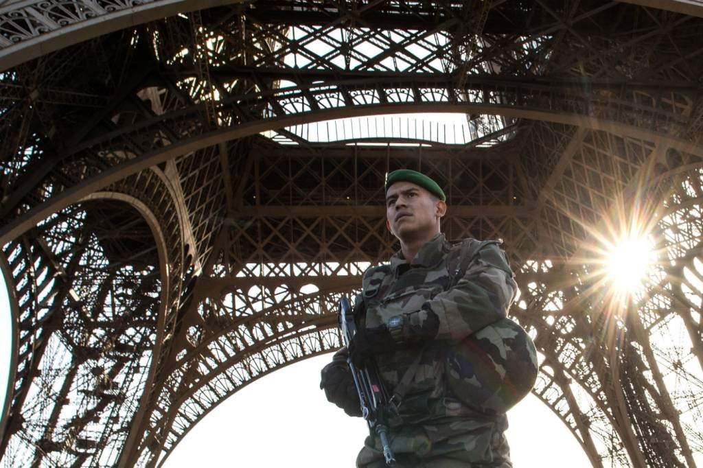 Nova lei antiterrorismo francesa cerceará liberdades, alerta ONG