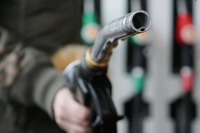 Gasolina: motoristas que abasteciam o carro classificaram o aumento como abusivo (Andreas Rentz/Getty Images)