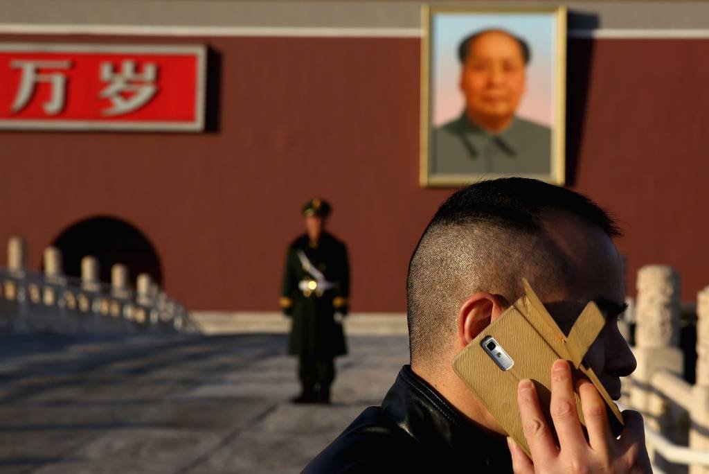 China prepara texto para legalizar vigilância no país