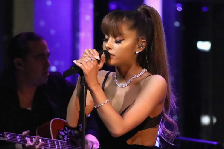 Ariana Grande: o representante da cantora também expressou por sua parte a sua dor pelas vítimas da explosão (Handout/Getty Images)