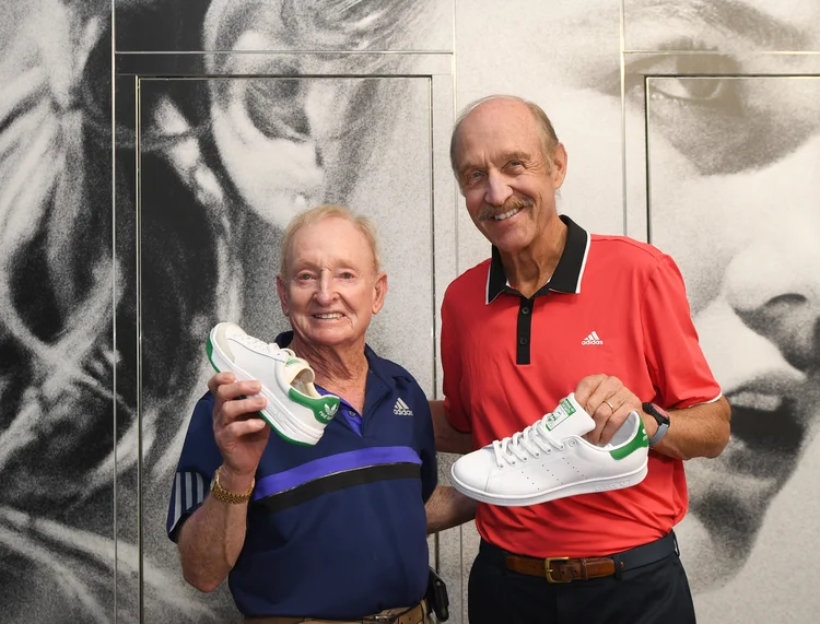 Jogadores de tênis Rod Laver e Stan Smith: graças a uma campanha promocional bem orquestrada, este herói improvável protagonizou um dos maiores retornos da história do marketing (Vince Caligiuri/Getty Images)