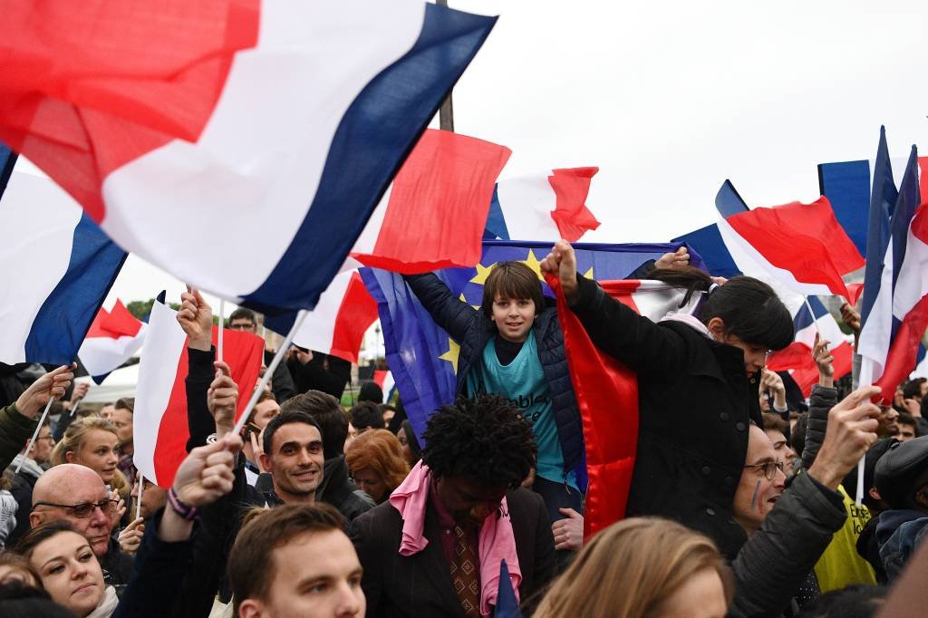 Mundo reage à vitória de Emmanuel Macron na França