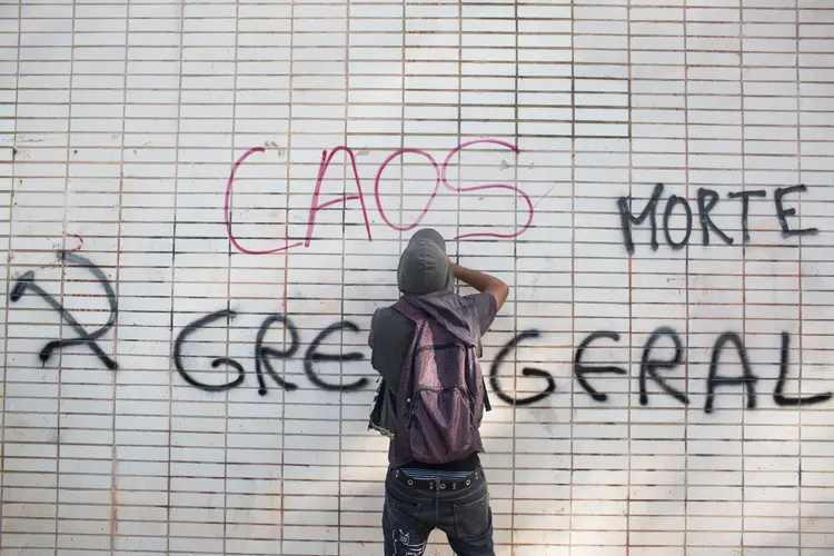 Protestos em Brasília: governo Temer quer punir os manifestantes que depredaram prédios da Esplanada dos Ministérios (Victor Moriyama/GETTY IMAGES/Getty Images)