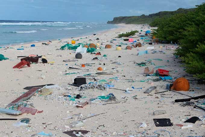 Ilha no Pacífico é lugar mais poluído por lixo plástico no mundo
