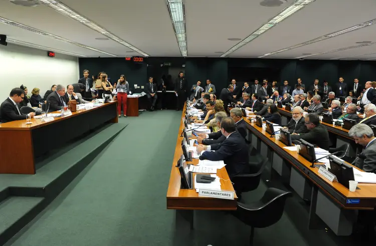 Comissão da reforma da Previdência: depois de analisada pela comissão, a proposta de emenda à Constituição precisa ser votada em dois turnos no plenário da Câmara (Luis Macedo/Agência Câmara)