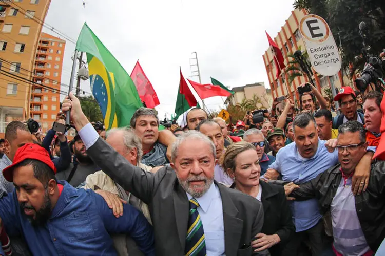 O ex-presidente Lula chegando em Curitiba para prestar depoimento ao juiz Sergio Moro (Lula/Facebook/Divulgação)
