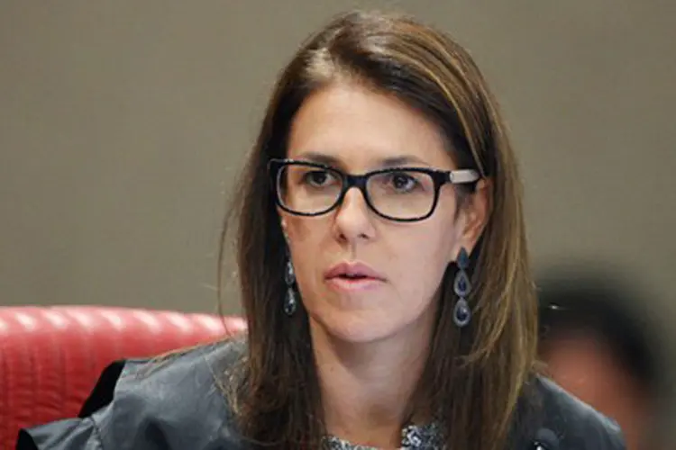 Luciana Lóssio: a ex-ministra propôs uma alteração na proposta de paridade e a alternância proporcional entre homens e mulheres prevista no relatório parcial do deputado Vicente Cândido (Site do TSE/Reprodução)