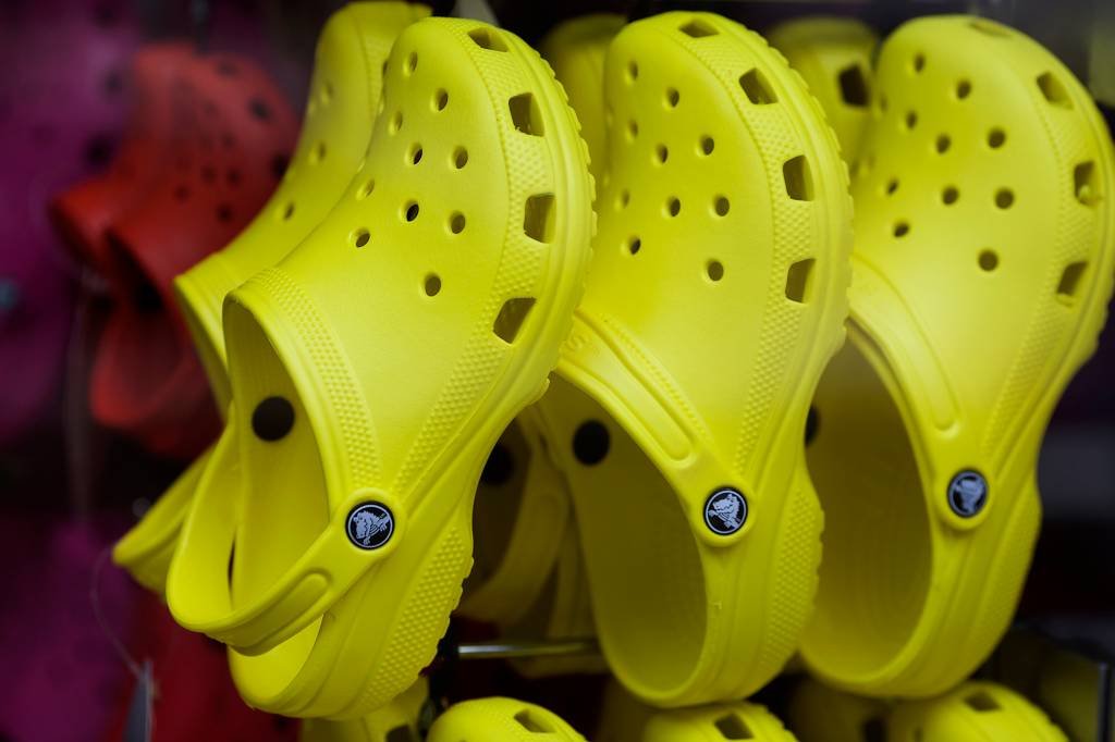 Crocs retoma ritmo de vendas e volta a animar investidores