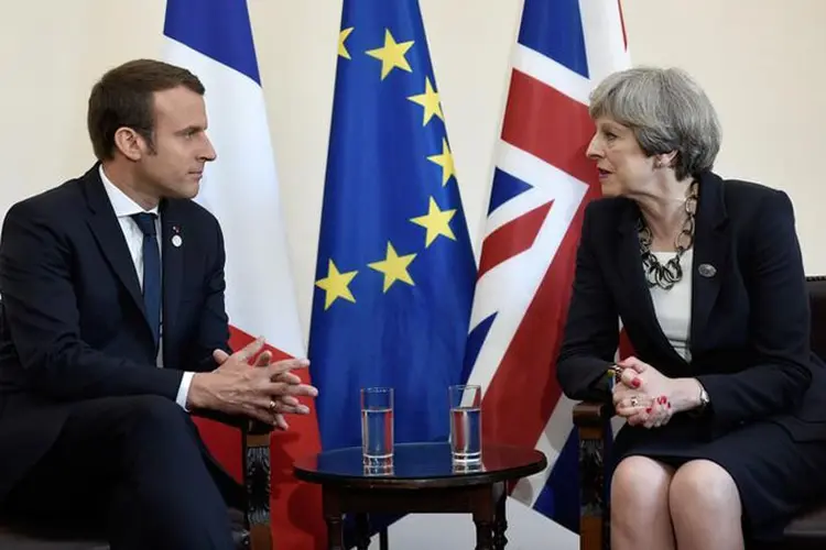 Macron e May: não foi informado se eles conversarão sobre o Brexit (Stephane De Sakutin/Reuters)