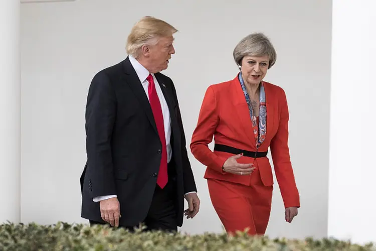 Trump e May: as manifestações não "dissuadirão o presidente" e que "definitivamente" Trump visitará a capital britânica (Christopher Furlong/Getty Images)
