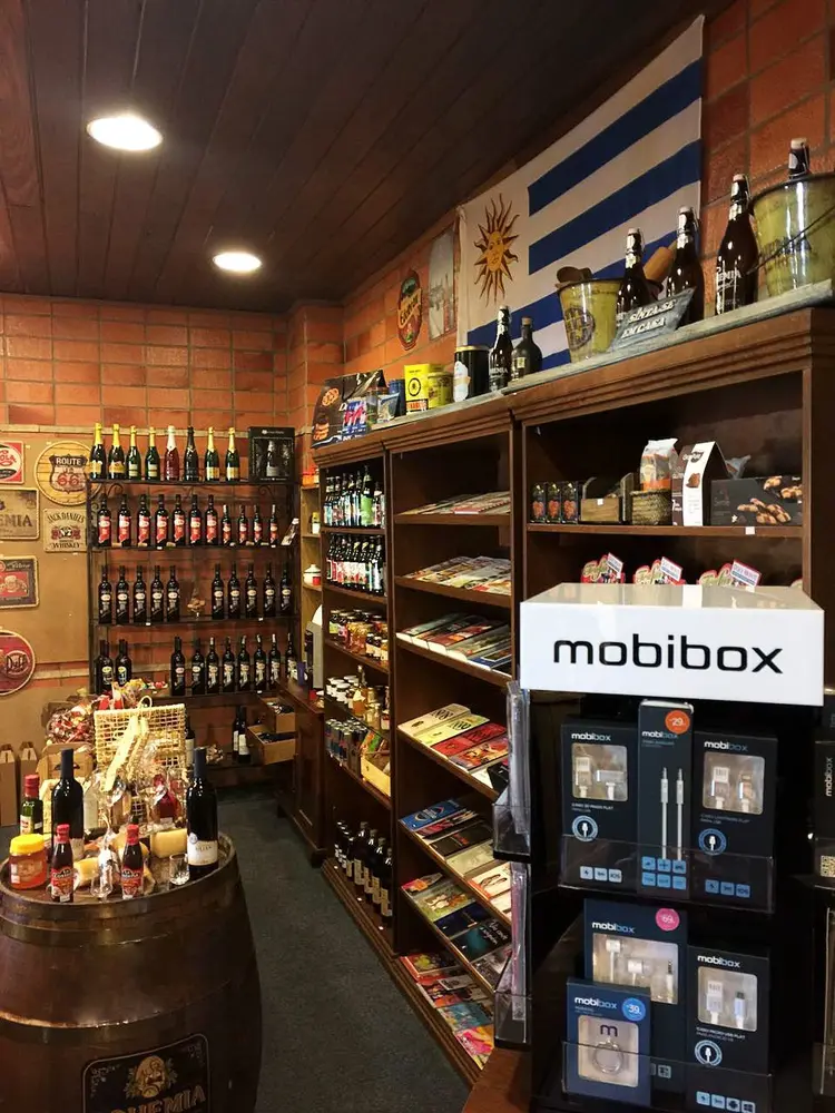 Modelo de franquia móvel: display com produtos é instalado em pontos de vendas parceiros (Mobibox/Divulgação)