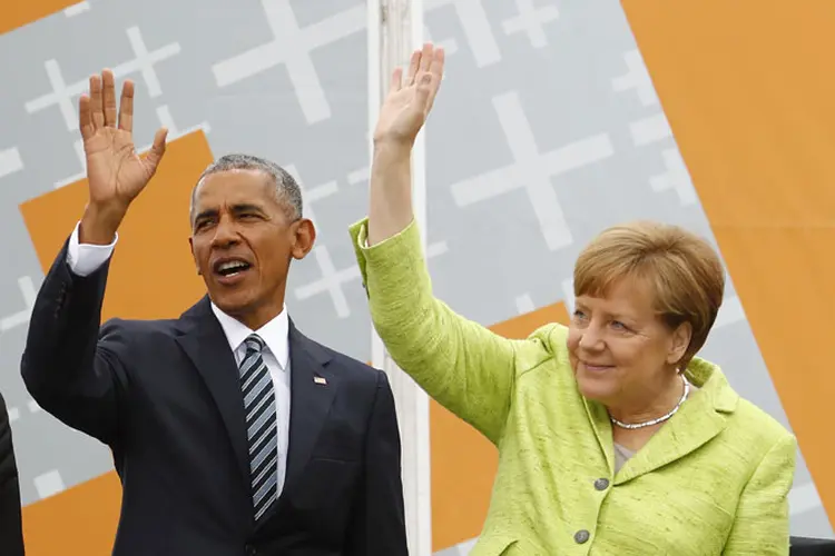 Obama e Merkel: o ex-presidente dos EUA disse ter receio sobre as propostas do novo líder, Donald Trump (Fabrizio Bensch/Reuters)