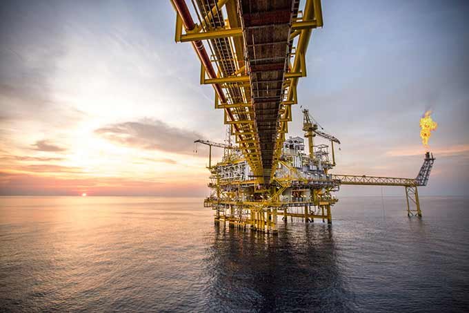 Petróleo: diretor espera que o Brasil poderá ver contratadas mais de 30 novas plataformas de petróleo até 2027 (curraheeshutter/Thinkstock)