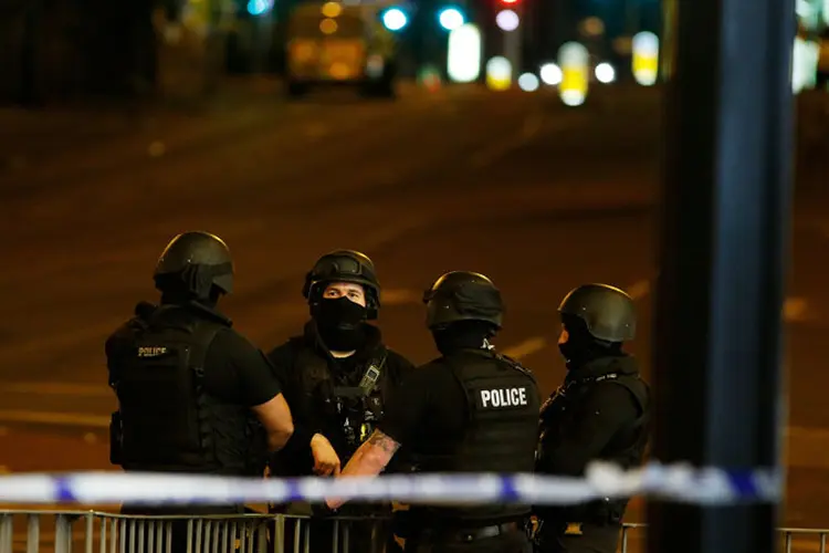 Polícia: "os londrinos vão ver mais policias em nossas ruas hoje" (Andrew Yates/Reuters)