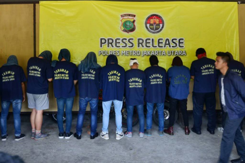 Polícia indonésia prende 141 participantes de suposta festa gay