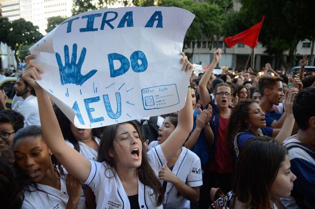 Estudantes protestam no Rio contra corte de passe livre