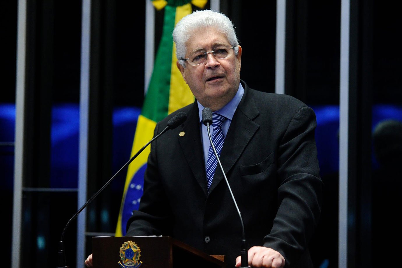 Senador propõe fim do tratamento cerimonioso a autoridades